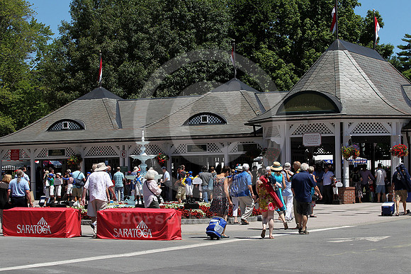 saratoga_entrance10