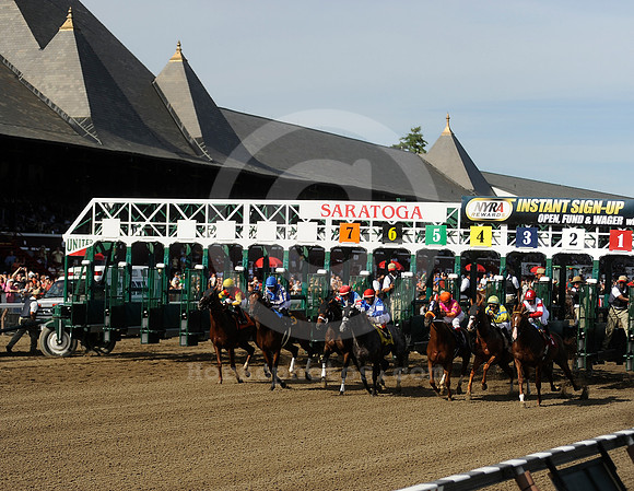 saratoga racing action