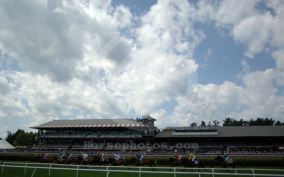 saratoga racing action