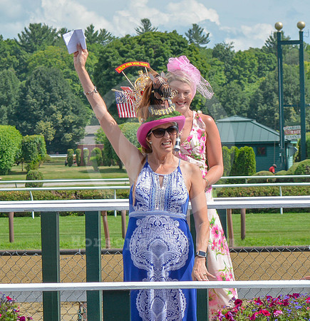 saratoga_hats09_ko