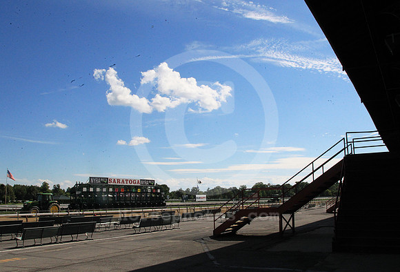 saratoga_grandstand_empty06_st