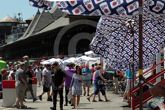 saratoga_grandstand_crowd40