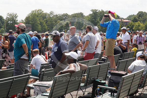 saratoga_grandstand_crowd100