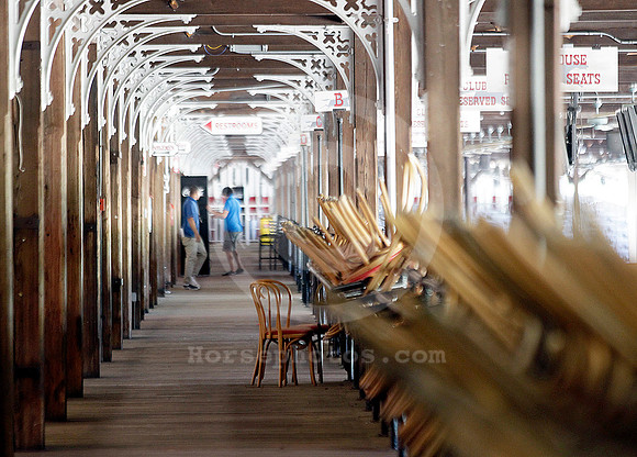 saratoga_grandstand14_st