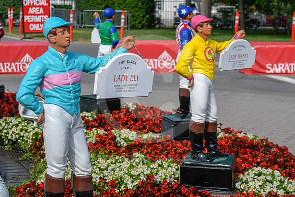 saratoga_lawn_jockeys01_ko