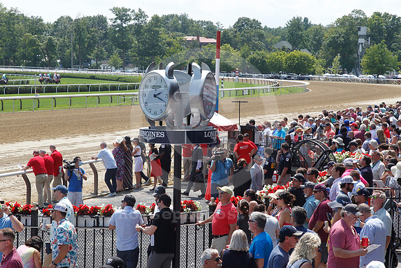 saratoga_grandstand_crowd104