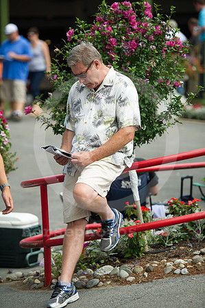 saratoga_racingfans25_bn