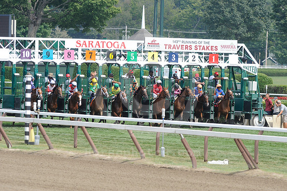 saratoga racing action