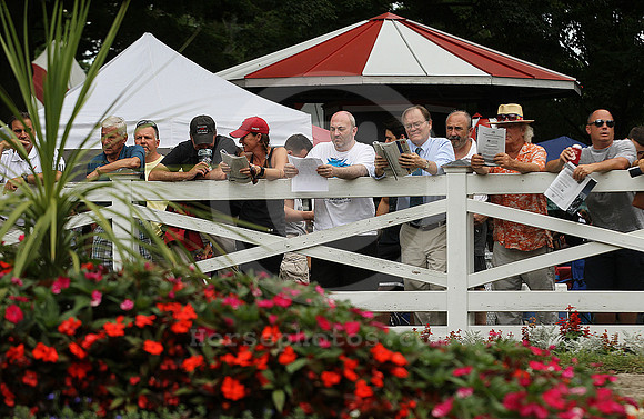 saratoga_racingfans18_st