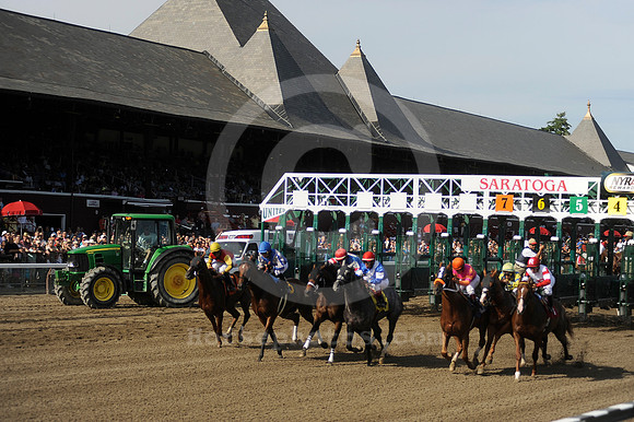 saratoga racing action