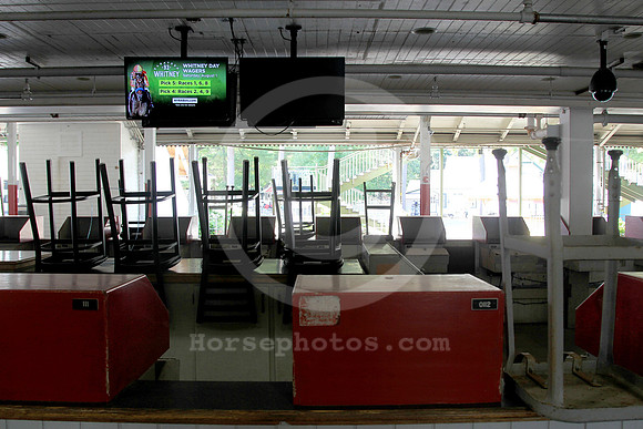 saratoga_grandstand_empty05_st