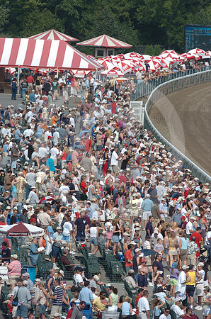 saratoga_grandstand95