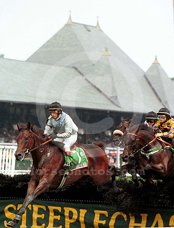 saratoga racing action