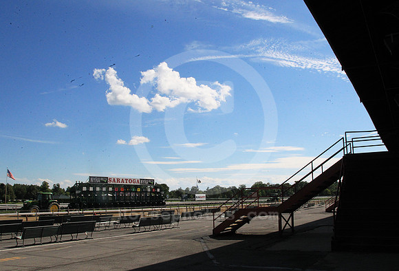 saratoga_grandstand_empty06_st