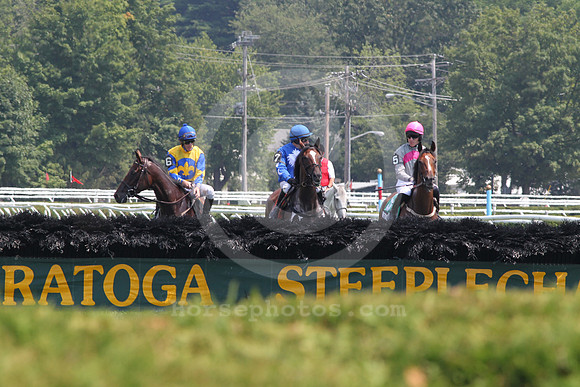saratoga racing action