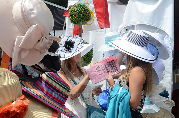 saratoga_hats09_hr