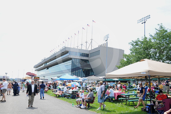 meadowlandsracetrack04_me