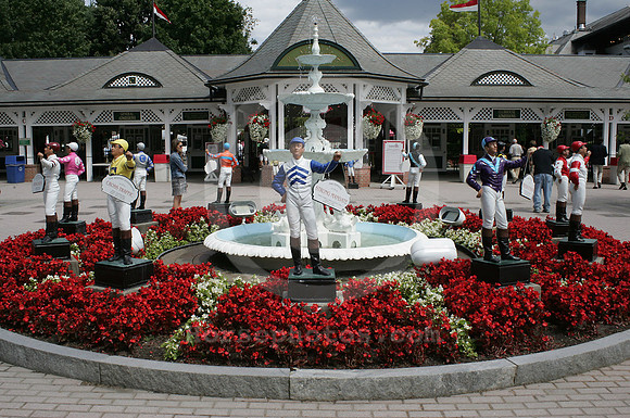 saratoga_lawnjockeys01_st