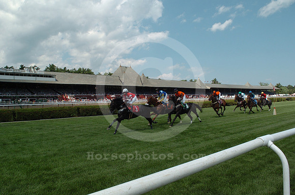 saratoga racing action