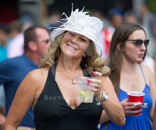 saratoga_racingfans24_bn
