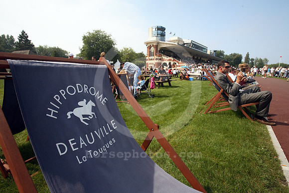 deauville_grandstand64_fs