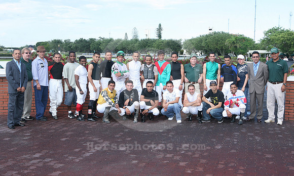 calderracecourse_jockeys01