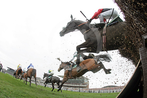 aintree_racecourse_jump33_fs