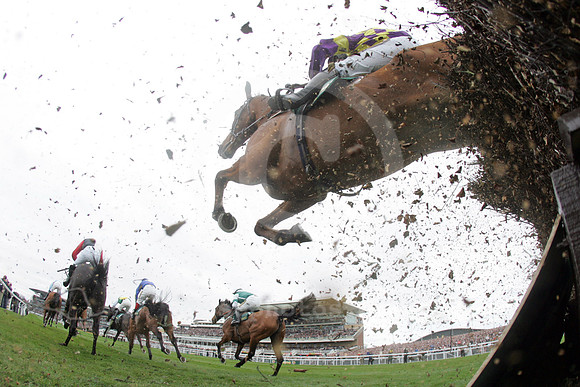 aintree_racecourse_jump35_fs