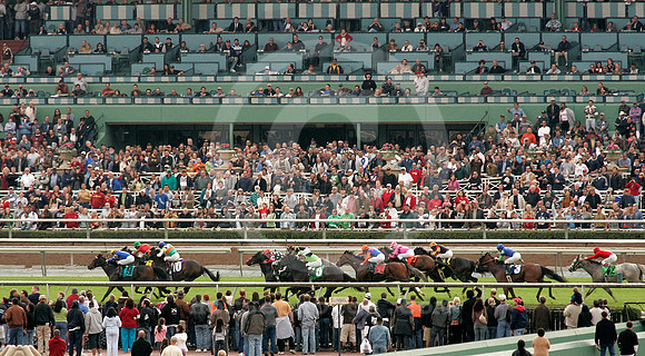 openingdaycrowd_racing01