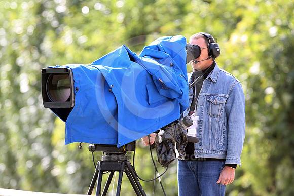 longchamp_cameraman01_fs