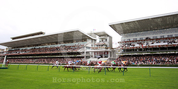longchamp_grandstand02_fs