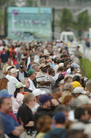 gulfstream_crowd01_hr