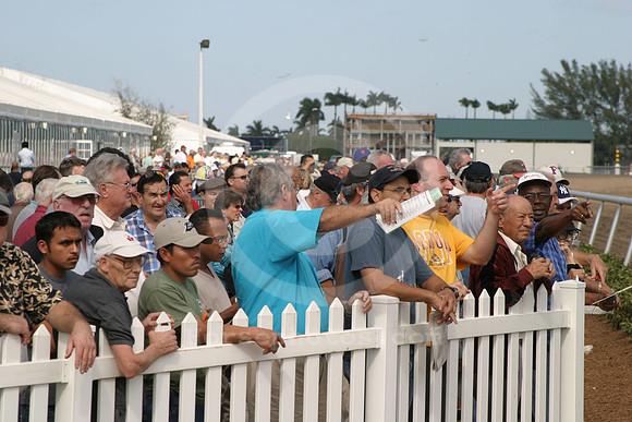 gulfstream_crowd01_eg