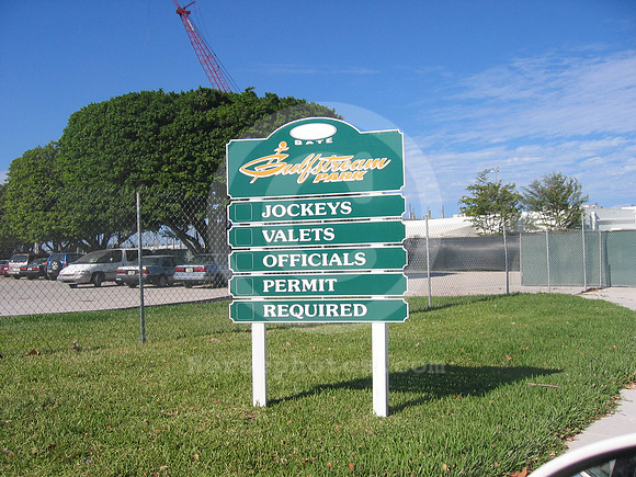 gulfstreampark_signs02_hr