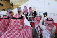 King_Abdulaziz_local_racegoers08
