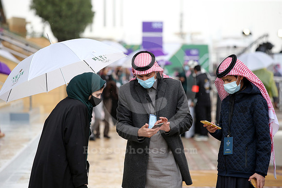 King_Abdulaziz_local_racegoers02