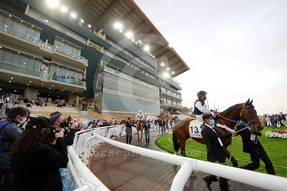 King_Abdulaziz_racecourse_paddock01