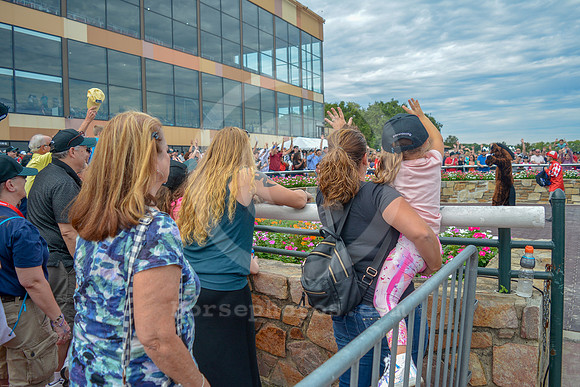parx_racingfans02_ko