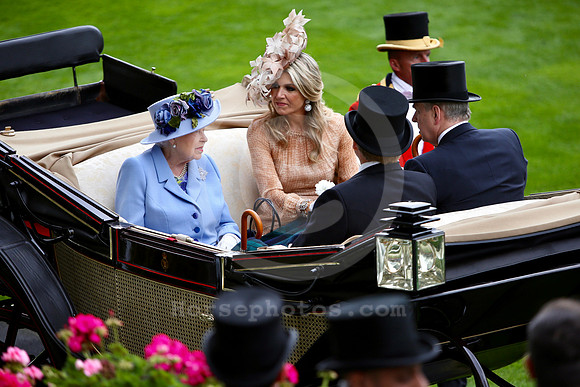 19RoyalAscot_procession02_cg