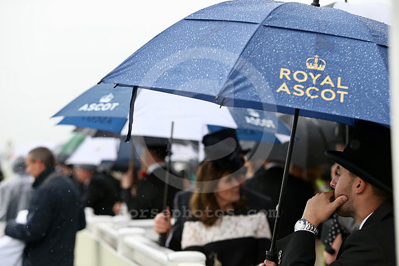 19RoyalAscot_grandstand02_cg