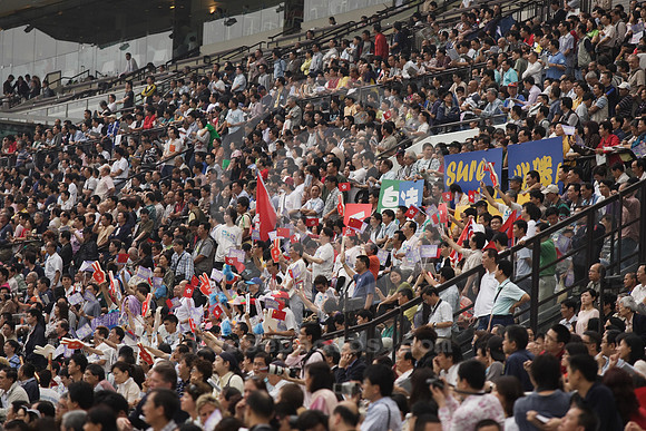 shatinracecourse_fans01_tm