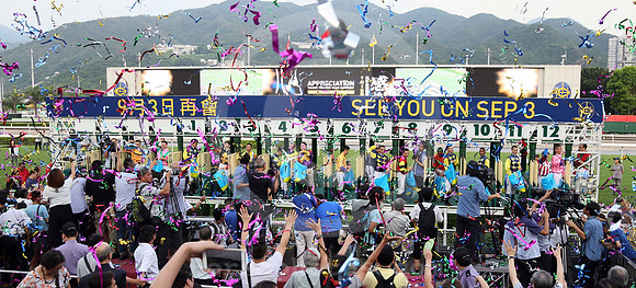 hongkong_jockeysparade03