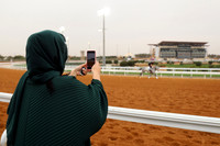 King_Abdulaziz_local_racegoers09