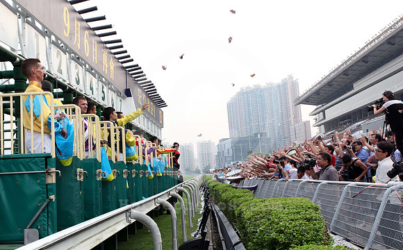 hongkong_jockeysparade02