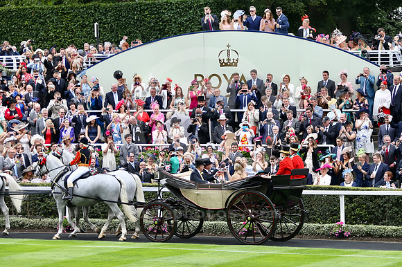 19RoyalAscot_procession01_cg