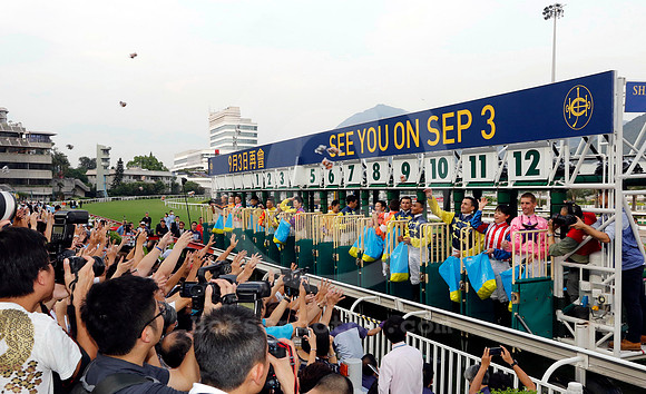hongkong_jockeysparade04