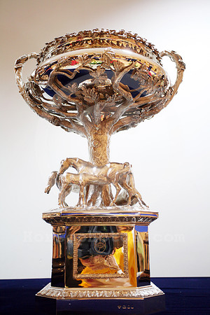 hongkongcup_trophy01_fs