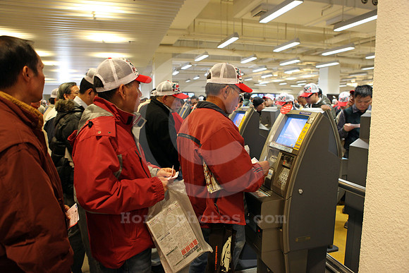 hongkong_betting_audience02_fs