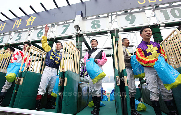 hongkong_jockeysparade01