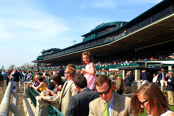 keenelandcrowd23_tt